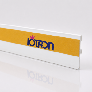 Flejera plana con adhesivo fondo blanco 40 x 1300 mm para exhibición comercial