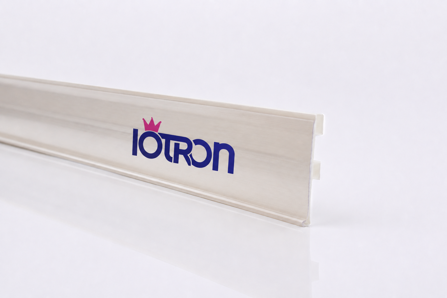 Flejera mini Yudigar fondo blanco 26 mm 43 x 1300 mm para exhibición comercial Título de imagen: